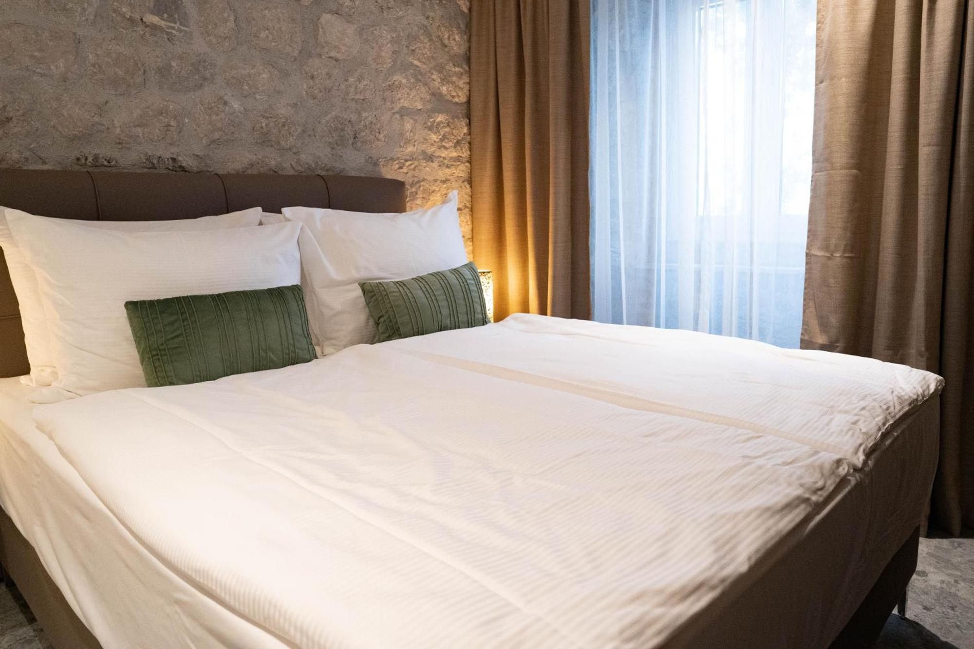 Hotel Carrubba Donja Lastva Szoba fotó