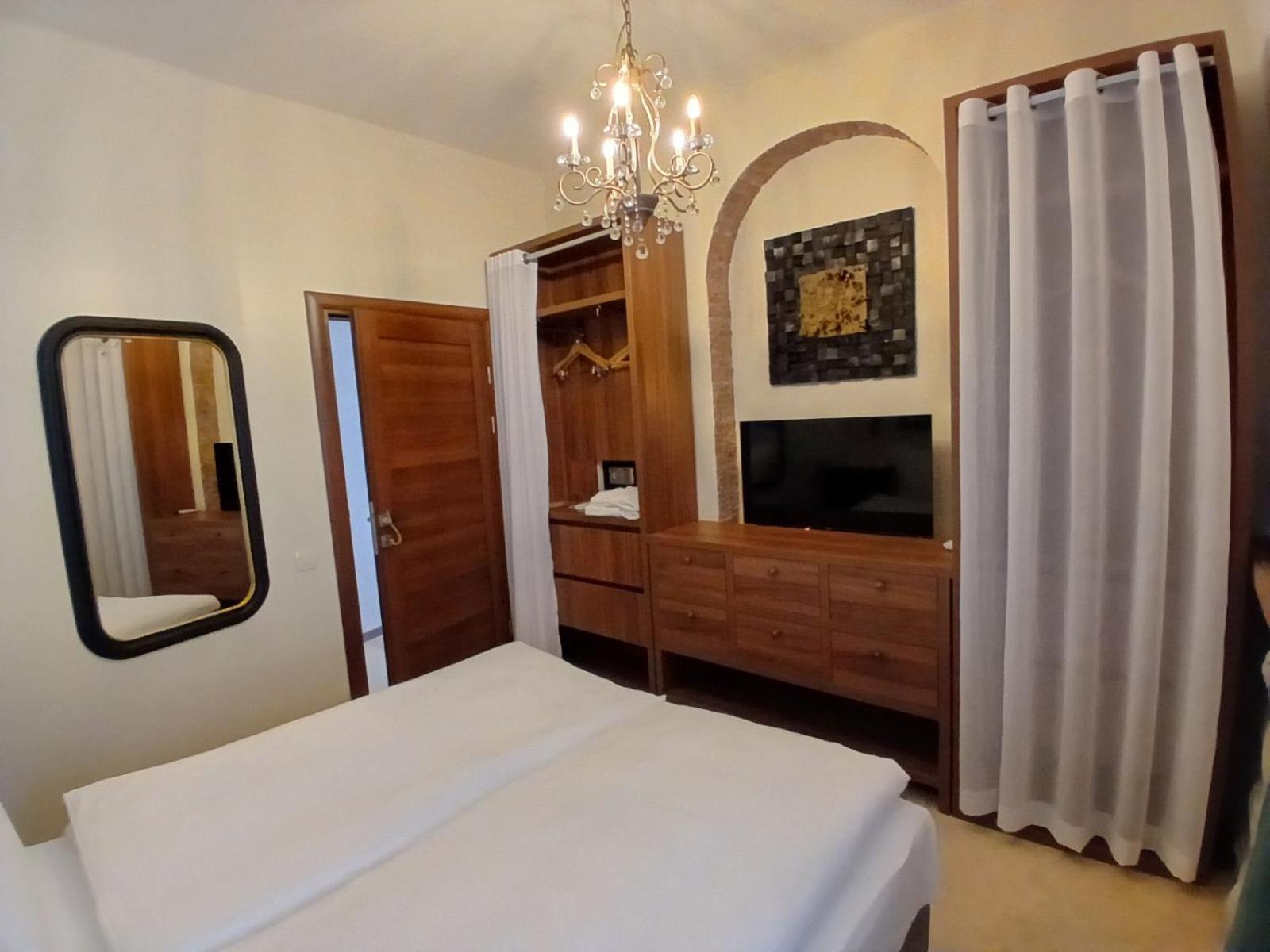 Hotel Carrubba Donja Lastva Kültér fotó