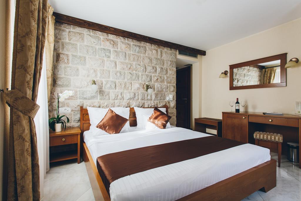 Hotel Carrubba Donja Lastva Kültér fotó